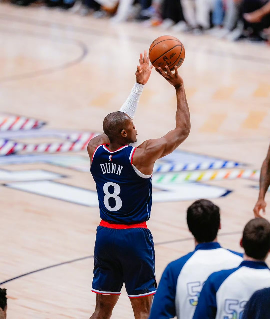 爱游戏中国官网-战术调整首场状态出色，切尔西观众沸腾！，哈登重返赛场热度持续攀升(哈登经典后撤步视频)