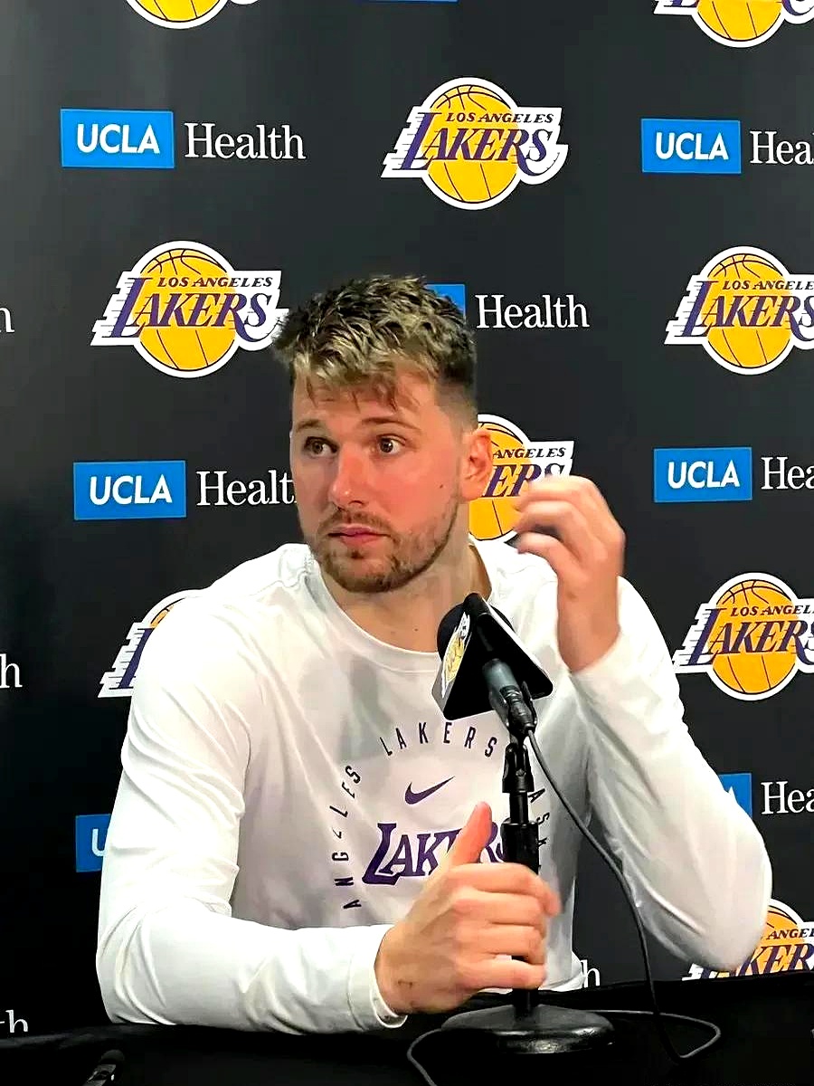 爱游戏权威站点-包含东契奇重返赛场，战术调整首场状态出色，FPX观众沸腾！比赛高潮迭起的词条